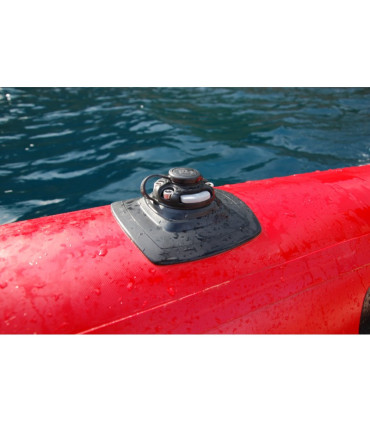 Universalus užraktas su montavimo platforma skirta pripučiamoms valtims