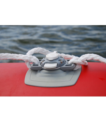 Universalus užraktas su montavimo platforma skirta pripučiamoms valtims