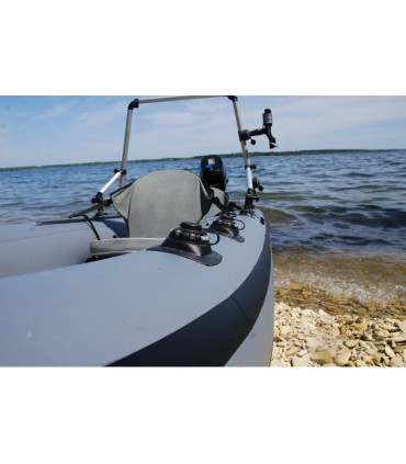 Universalus užraktas su montavimo platforma skirta pripučiamoms valtims