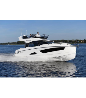 Motorinė jachta Parker Monaco Fly